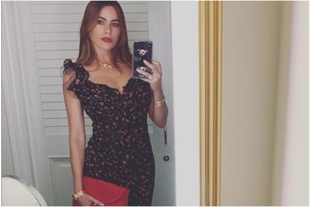 SOFIJA VERGARA SE SLIKALA U TANGAMA SA 20 GODINA MLAĐOM NEĆAKOM: Od ovoga staje srce, ko ima 48, a ko 28 godina!