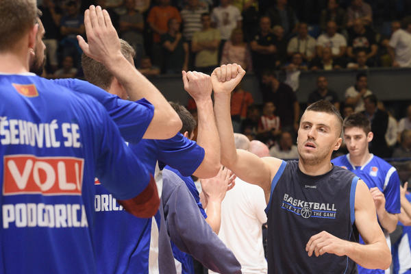 ĆERAĆEMO SE JOŠ, PORUČUJU IZ PODGORICE: Budućnost je saterana uza zid, ali nema bele zastave pred Crvenom zvezdom!