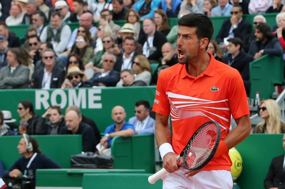 NIJE MOGAO DA SE OBUZDA Novak zbog divljanja mogao da popije i diskvalifikaciju! Dobio zvižduke, a tek ono na kraju