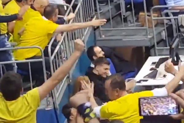GOREO JE ISTANBUL, GRMELA JE "ULKER ARENA": Došao je BOG-DAN, navijači Fenerbahčea u transu zbog Srbina!