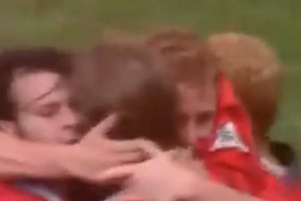 PRETUKAO I ISEKAO ŽENU: Uhapšen legendarni fudbaler Mančester junajteda zbog nasilja!