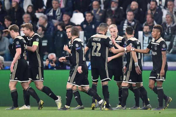 ČUDESNI AJAKS JE U POLUFINALU: Holandsko koplje probilo Ronaldov Juventus! Mesi rešio Junajted za 20 minuta!