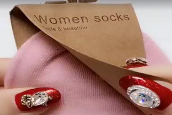 UVEK MAKAZAMA RAZDVAJATE NOVE ČARAPE I PRAVITE GREŠKU: Ovu caku malo ljudi zna, a KRIJE SE NA PAKOVANJU (VIDEO)