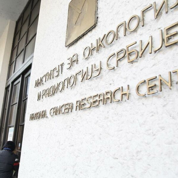ZABRANILI POSETE NA INSTITUTU ZA ONKOLOGIJU: Kovidom zaraženo 40 pacijenata, virus ima i desetak ZAPOSLENIH
