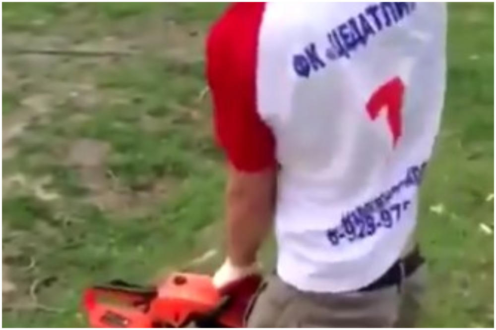 OVAJ STRAH ŽENE NE MOGU DA RAZUMEJU: Zaledićete se kad vidite... ŠTA RADIŠ TO, ČOVEČE?! (VIDEO)