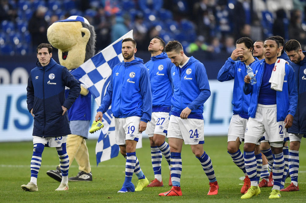 NOVO DIVLJANJE FUDBALERA U NEMAČKOJ: Živci na ivici pucanja, igrači Šalkea se hvatali za gušu na treningu!