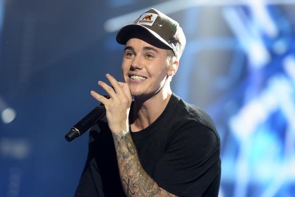 TRAGIČNA VEST ZA DŽASTINA BIBERA: Lice mu je paralisano, otkazao koncerte!