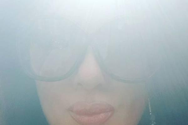 NAŠA POZNATA PEVAČICA NAPADNUTA NOŽEM: Ovaj čovek joj je NAPRAVIO HAOS - odmah reagovali policija i Hitna pomoć!