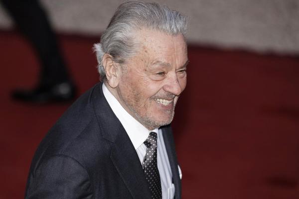 PRIZNANJE U KANU: Počasna Zlatna palma Alenu Delonu