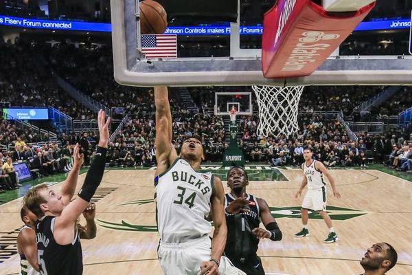 'Grik frik' se poigravao sa Dramondom! Irving ubacio 37, ali je Tejtum prelomio! Harden poslao Rubija u maline!