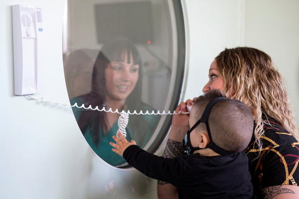 HIV JE IZLEČIO DECU OD OPAKE BOLESTI! Naučnici otkrili nova svojstva smrtonosnog virusa - ovo je neverovatno!