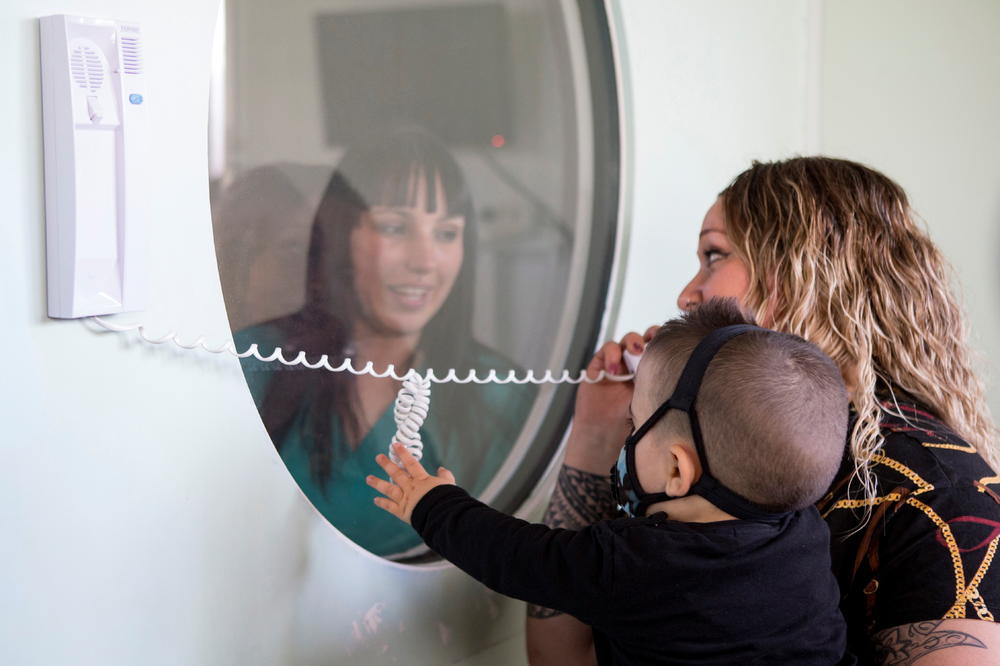 HIV JE IZLEČIO DECU OD OPAKE BOLESTI! Naučnici otkrili nova svojstva smrtonosnog virusa - ovo je neverovatno!