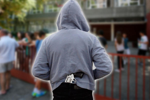 LUPIO JOJ ŠAMAR, PA VUKAO PO PODU: Profesorka KRVAVA JEDVA NAPUSTILA ČAS!