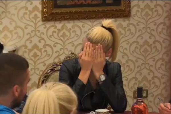 BOJANA RISTIVOJEVIĆ BACILA U NESVEST MUŠKARCE:Voditeljka se SLIKALA OTPOZADI, MNOGI SE UZBUDULI (FOTO)