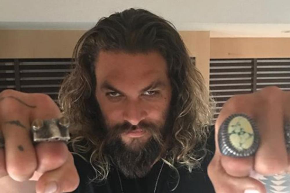 ŽENE LUDE ZA NJIM, A SADA JE SVE RAZOČARAO: Najbolji frajer NA PLANETI posle 7 godina obrijao bradu! (FOTO) (VIDEO)