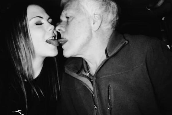 STALNO RADIMO ONE STVARI, ČAK I ZA VEČEROM: Devojka (24) i čiča (69) u strastvenoj vezi, PRIZNALI SU SVE!