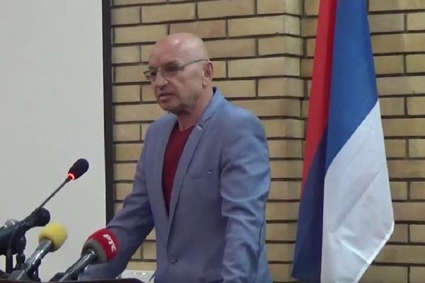 SVI SU SE PITALI ZAŠTO GA JE VUČIĆ DOVEO NA MITING? Otkrivamo ko je DRAGUTIN DIMČEVSKI i zašto je on JUNAK Srbije