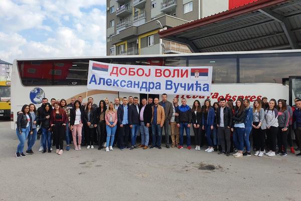 I SRPSKA VOLI VUČIĆA! Autobusi sa Ozrena, iz Doboja i drugih mesta dolaze na MITING u Beogradu