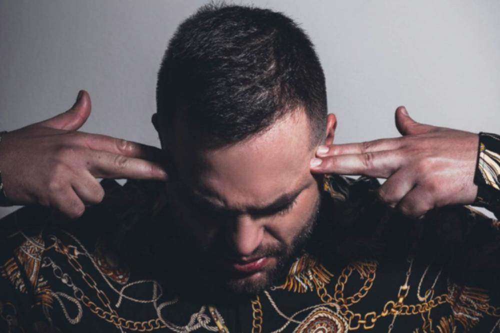 NAJVEĆI LOPOV DOMAĆIH PESAMA JE COBI! Sve narodnjake je PREUREDIO i napravio šta je napravio