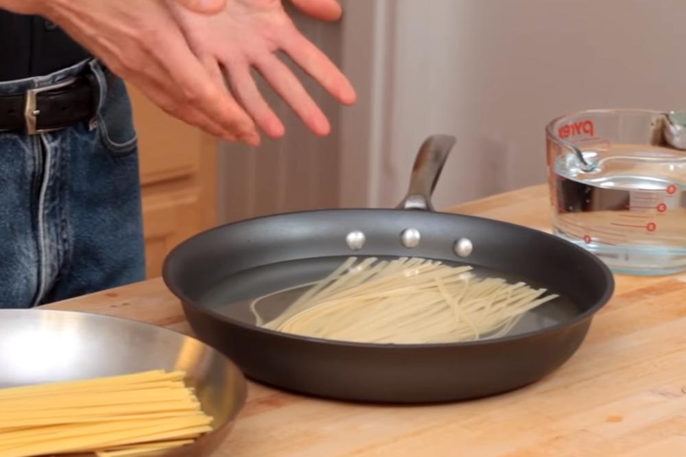 NAJBOLJI TRIK ZA SAVRŠENO KUVANE ŠPAGETE! Nikada više nećete napraviti GLUPU GREŠKU