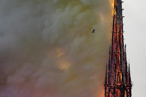 NOTR DAM JE I DALJE U OPASNOSTI! Otkrivene TRI SLABE TAČKE zbog kojih se čitava katedrala može SRUŠITI