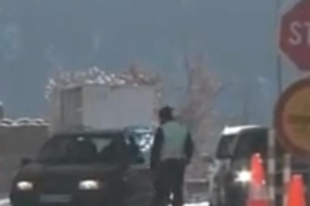 SRAMOTA! Srbe sa juga vratili JER SU KRENULI U BEOGRAD DA PODRŽE VUČIĆA! Oni ne posustaju, IMAJU JAKU PORUKU (FOTO)