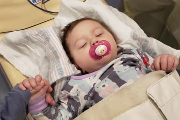 MALI BORAC: Ovoj devojčici je u petom mesecu života otkriven RAK, ali je njen OPORAVAK oduševio lekare!