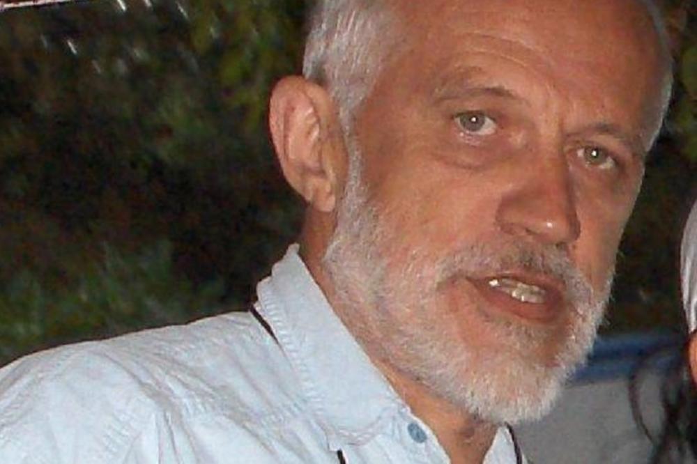 OVO JE ČOVEK KOJI SE BACIO POD TOČKOVE KAMIONA! Izvršio je SAMOUBISTVO, ali prvo je sačekao SEKUND!