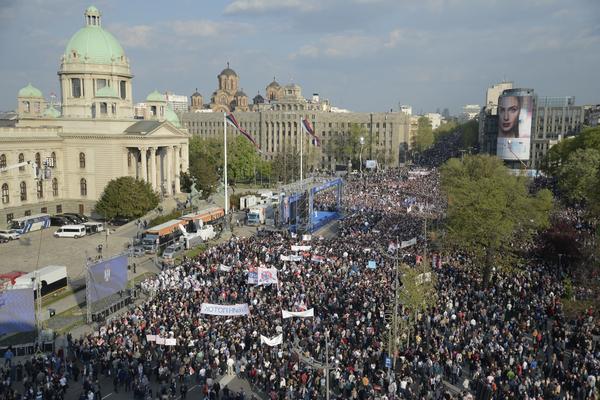 NEPREGLEDNO MORE LJUDI NA SKUPU BUDUĆNOST SRBIJE: Istorijske scene u srcu Beograda! (FOTO) (VIDEO)