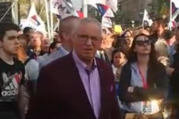 TU JE I OTAC ALEKSANDRA VUČIĆA: Anđelko Vučić na skupu Budućnost Srbije, U PRVOM REDU ZA SVOG SINA! (VIDEO)