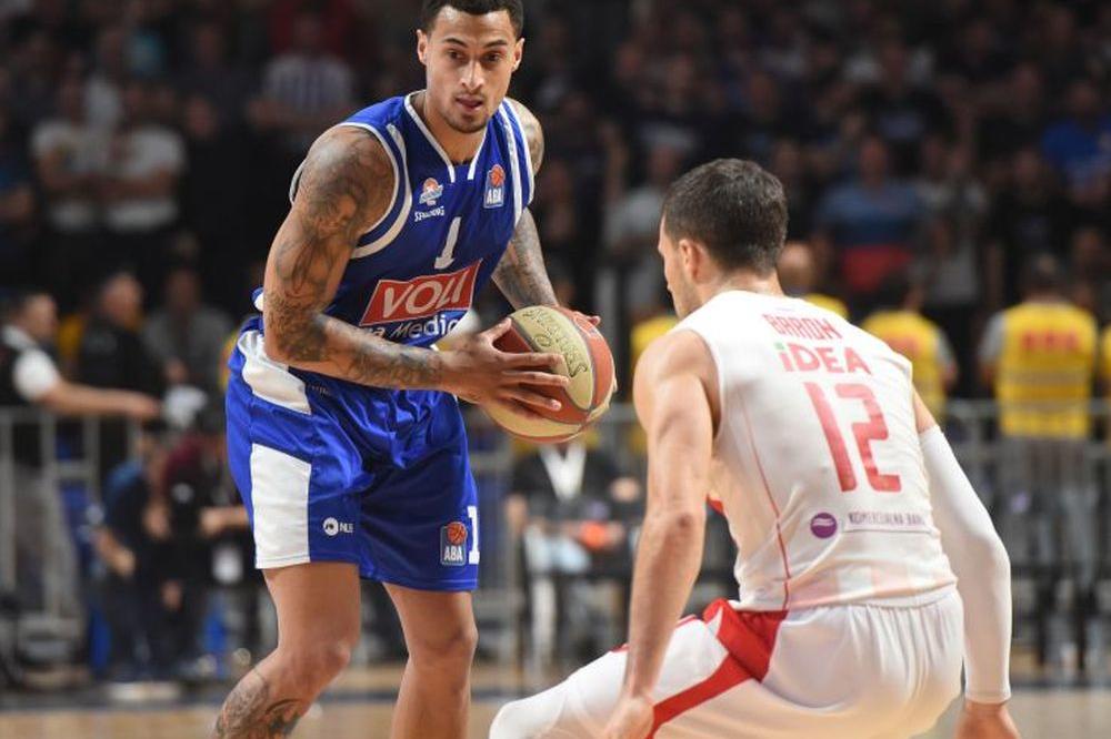 KOŠARKAŠ BUDUĆNOSTI SE ŽALIO L'EKIPU: Bio sam uplašen, gađali su nas ciglom, a grupa navijača se zaletela na nas!