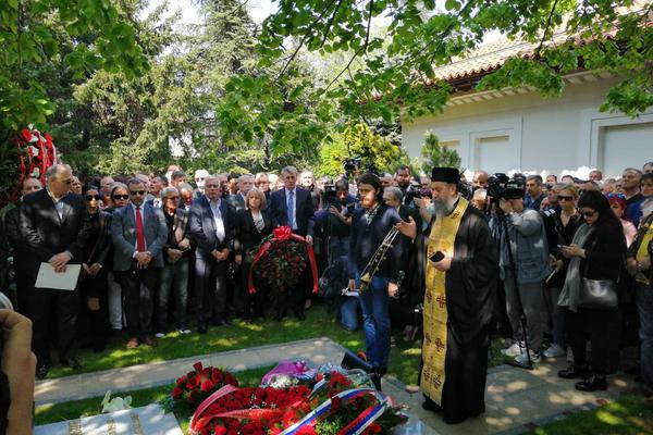 OD NJE SE NIJE ODVAJALA, A SA NJOM IDE I U GROB: Evo šta se nalazi u URNI MIRJANE MARKOVIĆ! (FOTO)