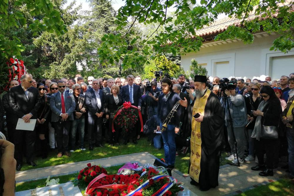 OD NJE SE NIJE ODVAJALA, A SA NJOM IDE I U GROB: Evo šta se nalazi u URNI MIRJANE MARKOVIĆ! (FOTO)