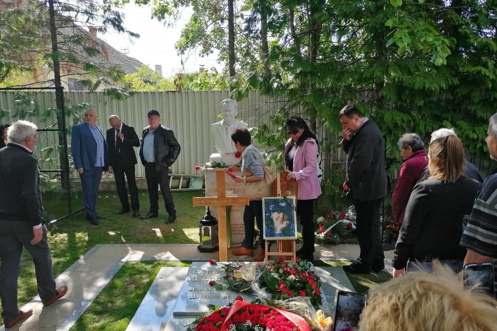 SAHRANJENA MIRA MARKOVIĆ! Tužni govori, Slobina omiljena pesma i ĆERKINE REČI ispratile je na VEČNI POČINAK (FOTO)
