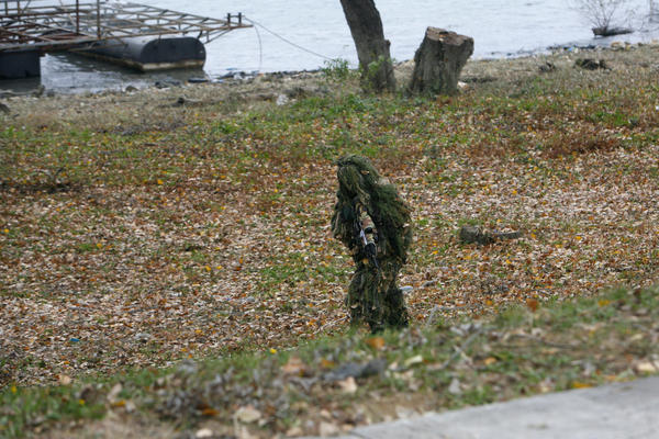 JASNO VIDEO NA NIŠANU LJUDE: Ukrajinski snajperista pucao na snimatelje Ruske državne televizije!