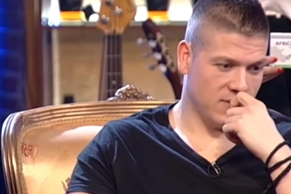 SLOBU RADANOVIĆA ZADESILA VELIKA TRAGEDIJA: Pevač se POTRESNOM porukom oprostio od njega! (FOTO)