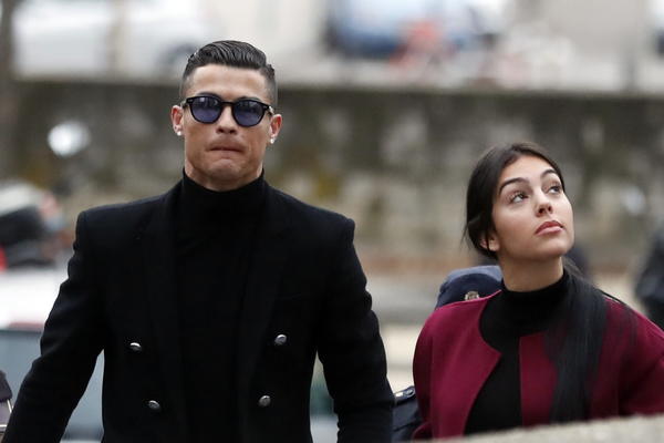 RONALDO STIGAO U HRVATSKU: Heorhina se odmah skinula u tangu na dubrovačkom suncu!