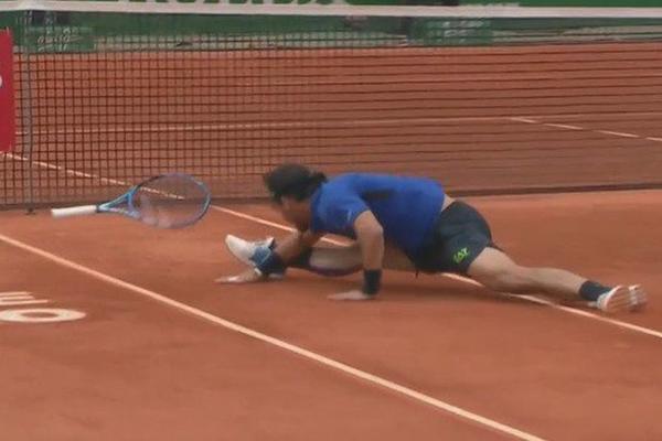 NATERAO GA DA NAPRAVI ŠPAGU I ISPUSTI REKET: Svemirski poen je odigrao Dušan Lajović! Ovo mora da se pogleda!