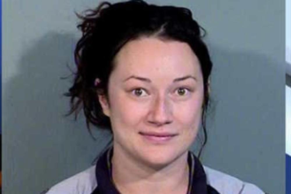 ONA JE ŽENSKI JUTKA: Muškarcu koji joj se svideo slala je i po 500 PORUKA DNEVNO! Evo kako je završila!