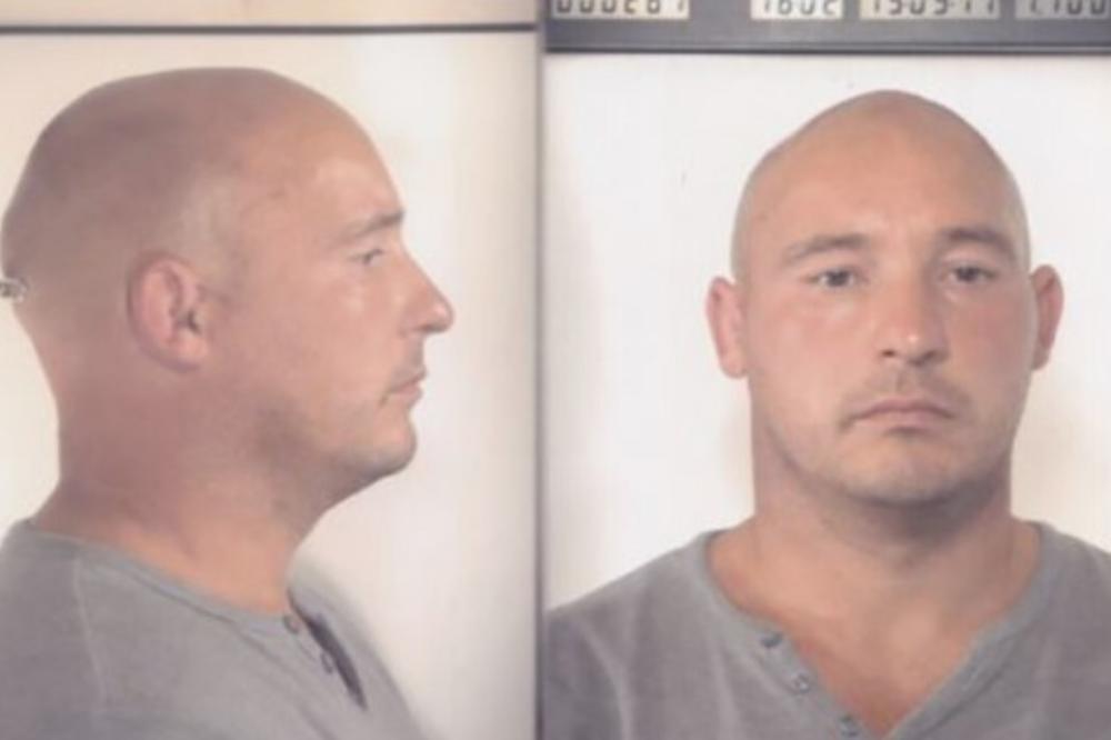 PROBALI SU DA UHAPSE ČABU DERA PREKO DEVOJKE: Pratili su je, a ona je uradila nešto što će policija večno pamtiti!