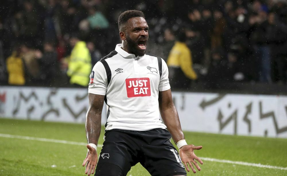 Daren Bent u dresu Derbija