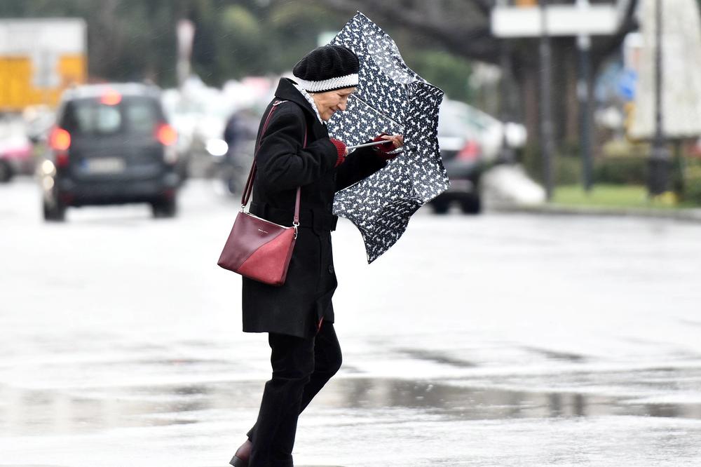 RHMZ NAJAVIO KIŠU I JAK OLUJNI VETAR: Očekuju se UDARI i do 70 kilometara na sat, na snazi je METEO ALARM