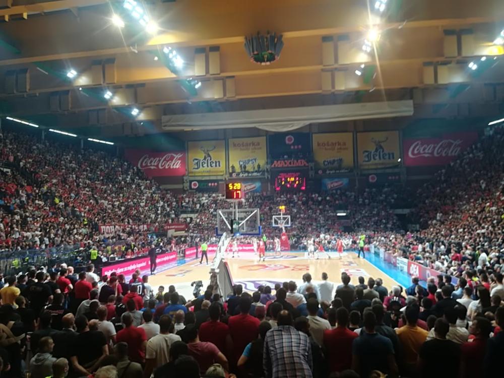 Hala Pionir tokom finala Zvezda - Budućnost  