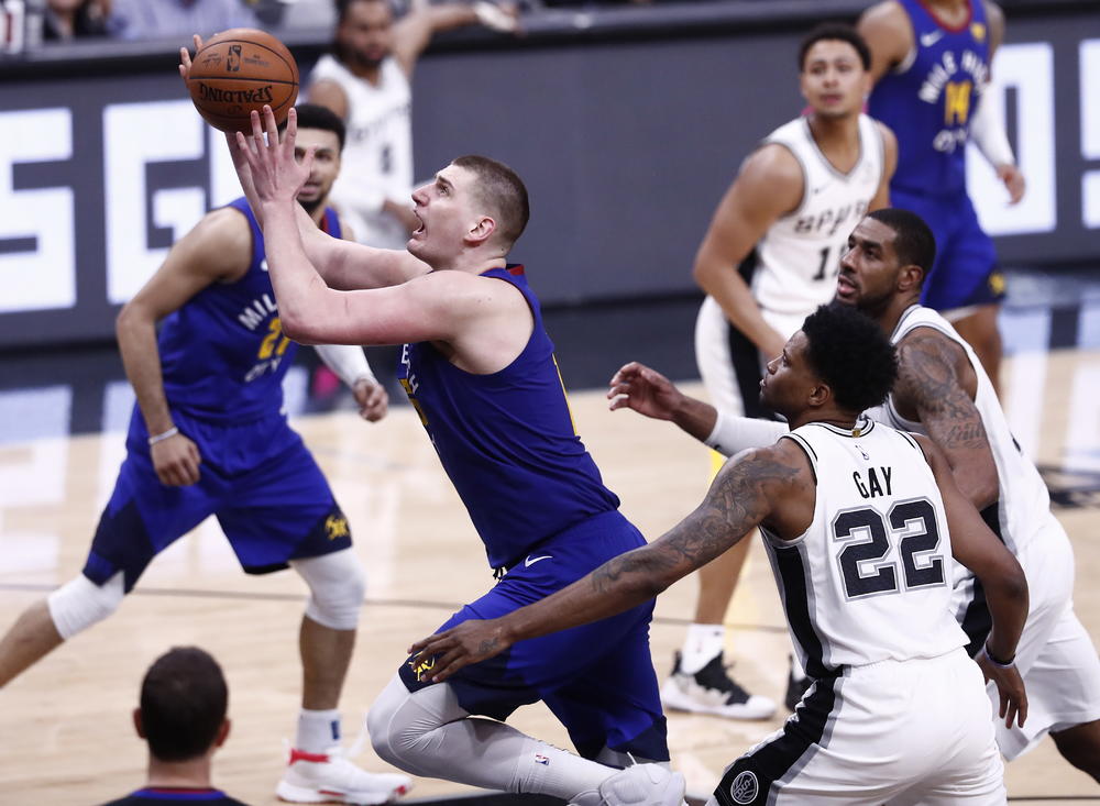 Jokić na meču sa Portlandom  