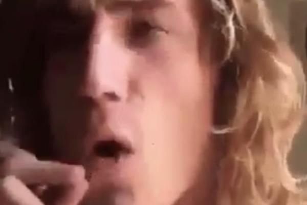 PRIDRŽI MI PIVO DOK ZAPALIM CIGARETU! Onda mu se desio UŽAS SVIH UŽASA! (VIDEO)