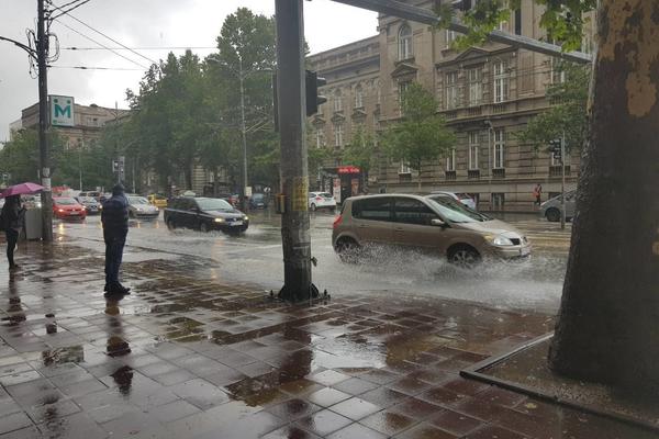 RHMZ IZDAO OZBILJNO UPOZORENJE ZA SRBIJU! Orkanski udari vetra, pljušti u celoj zemlji, NE PRESTAJE