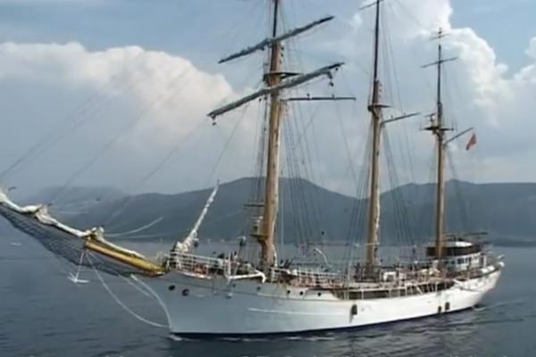 BROD JADRAN RAZOTKRIO ŠVERCERSKU MREŽU: Drogu su čuvali u vojnom magacinu, a zatim vozili dalje ŠKOLSKIM PLOVILOM