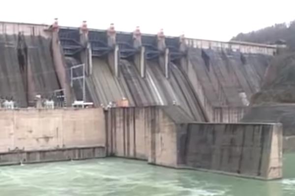 DANAS POČINJE ČIŠĆENJE! U Hidroelektrani VIŠEGRAD ugrožena proizvodnja LEKTRIČNE ENERGIJE ZBOG OTPADA!
