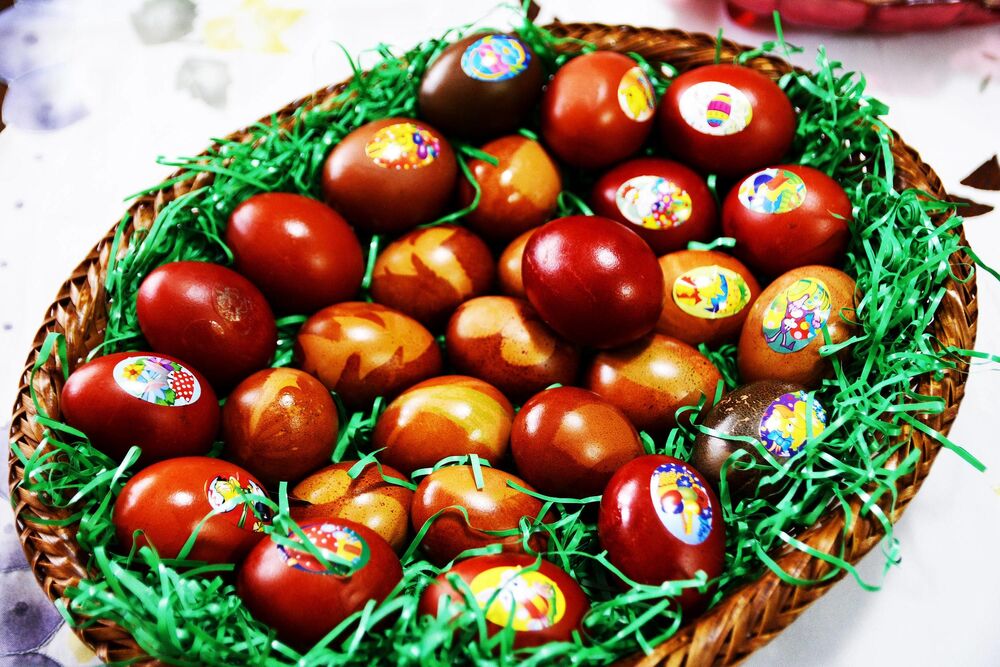 Na Uskrs farbamo jaja 