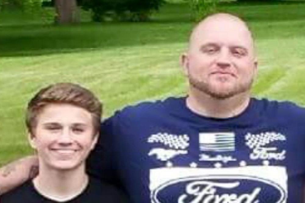 SAMO 4 DANA NAKON ŠTO SE VRATIO IZ MRTVIH, UMALO NIJE OPET UMRO: Slikao se s porodicom, a jedan detalj ga je PREPAO